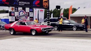 Holden Commodore SS vs '72 Plymouth Road Runner 440 1/4 mile drag race