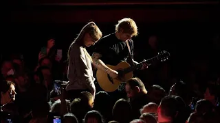 WHAT A MOMENT - Ed Sheeran and fan sing Afterglow!