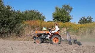 //Моя 🇺🇦 з Японцем дають Куряву//Міні город,Міні Трактористка//Культивація міні трактором//