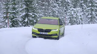 Skoda Superb 2023 - Snow Driving