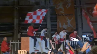 Dopo la mezzanotte il Mantova arriva allo stadio. Tifosi in delirio e festa fino al mattino