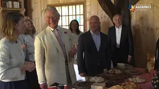 Prințul Charles, nouă vizită la Viscri; s-a întâlnit cu producători și a degustat produse românești