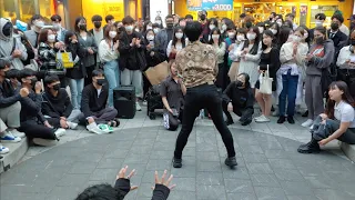 SATURDAY. RED CREW, GANGYONG. PRESENTING UNIQUE ATTRACTIVE PERFORMANCE. HONGDAE STREET.