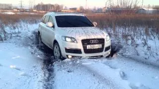 Audi q7 по снежной трассе