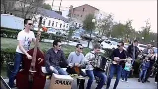 Музыканты играют на улице. СЕЛЬСКИЕ РЕЗИДЕНТЫ. Russian Street Musicians