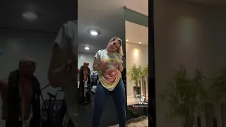 Virginia Fonseca Dançando a música Senta Danada!♥️