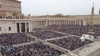 Pasqua 2024, piazza San Pietro gremita di fedeli