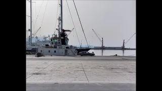 Citroën Cx at the port. A rare, mutual harmony. Music by François de Roubaix.