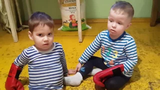 Прикольный разговор двух малышей - Cool conversation between two kids