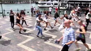 Crazy Uptown Funk flashmob in Sydney đã cut