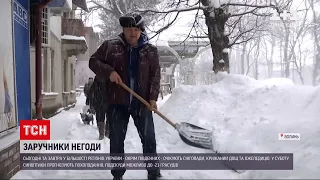 Погода в Україні: снігопади, крижаний дощ і ожеледиця і далі випробовують регіони