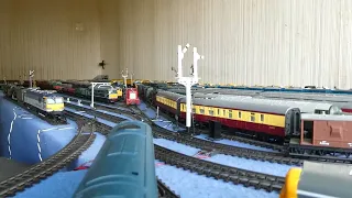 TRIANG OR LIMA OR AIRFIX OR BACHMANN OR MAINLINE MODEL RAILWAY ROLLING STOCK RUN TWO 280524