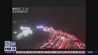Deadly crash shuts down I-5 in Kent