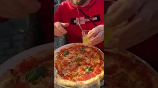 Pizza Tricksereien für euren Italien-Urlaub. 🇮🇹 #pizza #italien #ballermann #schlager #food