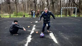 ТРЕНИРОВКА БОМЖЕЙ ПО ФУТБОЛУ