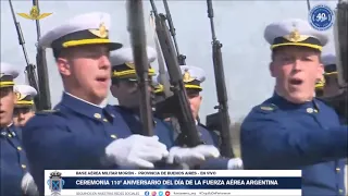 Desfile de la Fuerza Aérea Argentina conmemorando el 110 aniversario de su fundacion.