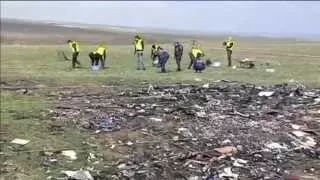 Investigators on MH17 Crash Site: Experts search debris field to find remains of last two victims