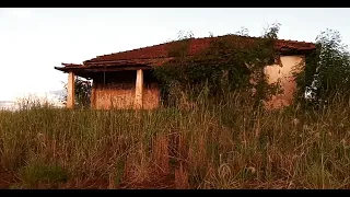 Ninguém Consegue Morar nessa Casa Aqui Tem um Passado Terrível e esta Casa Ficou Abandonada