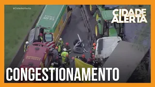 Régis Bitencourt tem 10 quilômetros de congestionamento após acidente que deixou quatro mortos