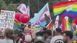 Thousands march in Jerusalem Pride parade