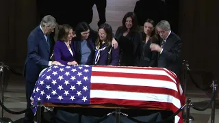 Rep. Nancy Pelosi pays respects to late Sen. Dianne Feinstein