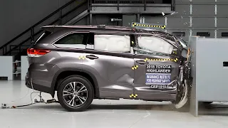 2018 Toyota Highlander passenger-side small overlap IIHS crash test