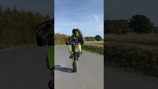 #supermoto #fantic #wheelie #youtubeshorts #fantic125 #viral