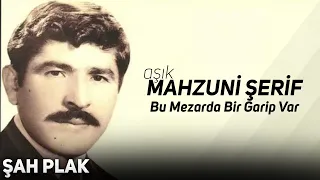 Mahzuni Şerif - Bu Mezarda Bir Garip Var