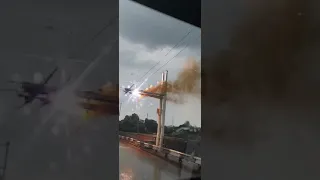 В Ингульский мост ударила молния-1