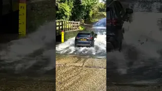 Toyota RAV4  vs Water Splash in FLOOD