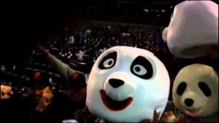 Giants slugger Pablo Sandoval dons panda head, celebrates World Series win with fans