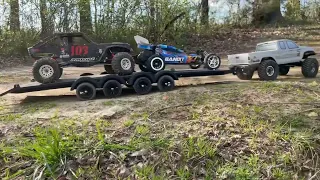 JD3-2Rig 1/10th being pulled by a scx10.3 base camp