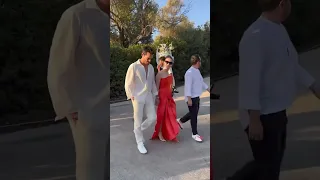 Özge Gürel ve Serkan Çayoğlu düğünde dans ediyor!!!