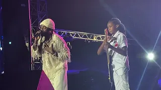 TARRUS RILEY shares a very emotional and vulnerable moment on stage with his son #intimateconcert