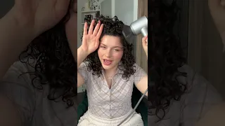 HOW TO DIFFUSE CURLY HAIR FOR FULL VOLUME & BODY