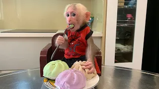 Monkey BiBi Enjoy Super Delicious Banh Bao With Dad