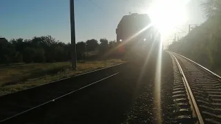 Электровоз ЭП1М 643 с пассажирским поездом Калининград-Адлер.