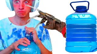 ЗАГЛОТУС ДАША КОРЕЙКА ПУГАЕТСЯ КРЯКАЮЩЕЙ БУТЫЛКИ😱🍼