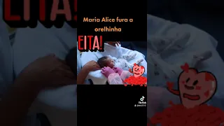 Filha de Zé Felipe e Virginia fura a orelhinha