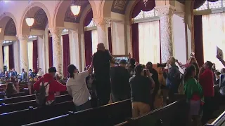 Protesters disrupt LA City Council meeting again, call on Kevin de Leon to resign