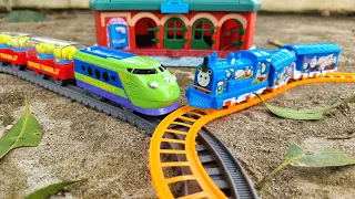 Unboxing dan Merakit Mainan Kereta Api Plarail Alien Space Train, Kereta Thomas & Friends