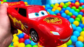 Looking for Disney Pixar Cars On the Rocky Road : Lightning Mcqueen, Cruz Ramirez, Francesco, Storm