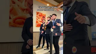 PEDI LANCHE CANTANDO com MEUS AMIGOS! 🍔