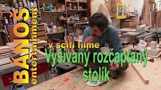 výšívaný vyčaptaný stolík