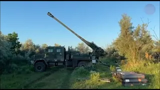 Обстрел острова Змеиного 155-мм колесной САУ 2С22 «Богдана», корректирует огонь Bayraktar TB2