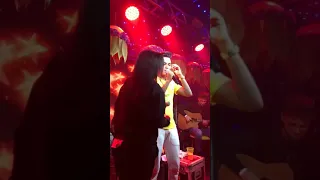 Snapgran Maraisa - Marília e kleo dibah cantando no niver da rosi(9)