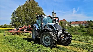 VALTRA 134 mit Kuhn GA 8030 Schwader im Eifer des Gefechtes!