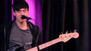 5SOS Performs Acoustic Version Of "Out Of My Limit"