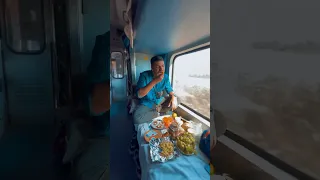 Train ka safar or uska khana 🤪 #trainjourney #trainfood #indianrailways