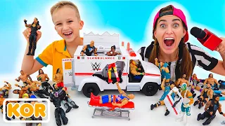 블라드와 니키가 WWE slambulance 차량 장난감을 가지고 놀다